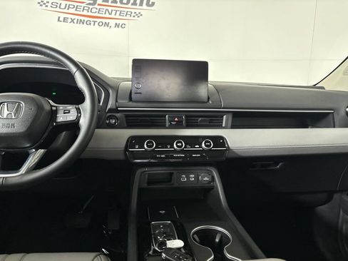 Used 2025 Honda Pilot Touring image 26