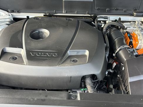 Certified 2025 Volvo XC90 T8 Plus w/ Protection Package AWD/4WD image 31