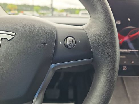 Used 2021 Tesla Model Y Long Range AWD/4WD image 23
