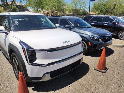 Certified 2026 Kia EV9 Light RWD image 18