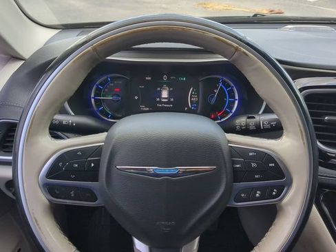 Used 2019 Chrysler Pacifica Limited w/ Advanced Safetytec Group FWD image 33