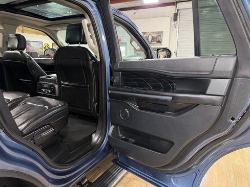 Used 2018 Ford Expedition Platinum AWD/4WD image 17