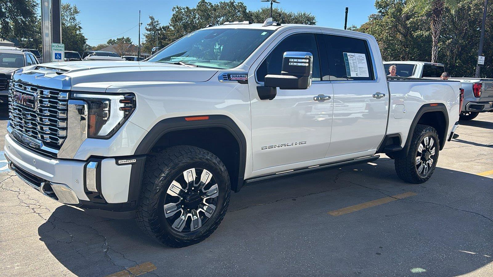 Used 2024 GMC Sierra 2500 Denali w/ Denali Reserve Package AWD/4WD image 3