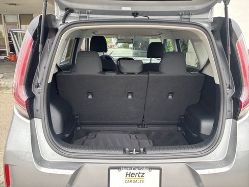 Used 2025 Kia Soul LX w/ LX Technology Package FWD image 31