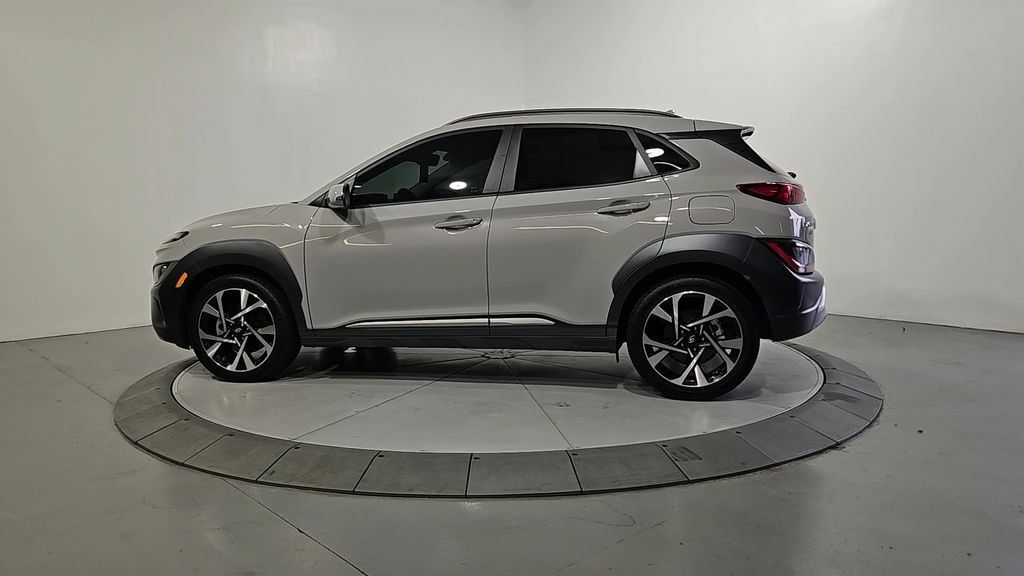 Used 2023 Hyundai Kona Limited w/ Cargo Package FWD image 2