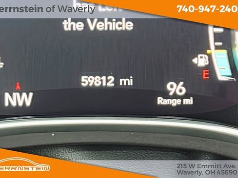 Used 2023 Chrysler Pacifica Touring-L image 7