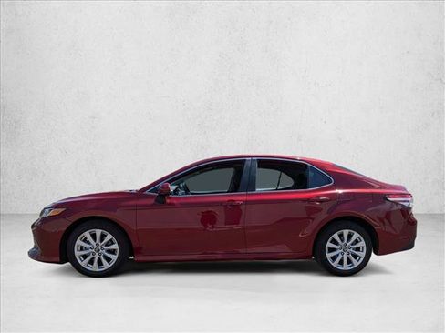 Used 2019 Toyota Camry LE image 2