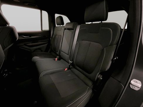 Used 2025 Jeep Grand Cherokee Laredo X w/ Luxury Tech Group I AWD/4WD image 25