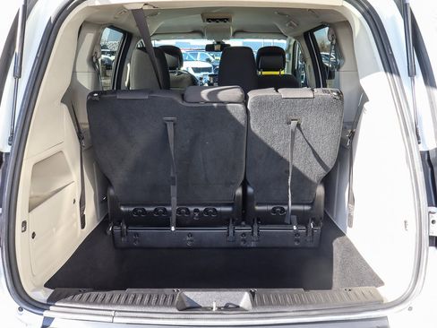 Used 2019 Dodge Grand Caravan SE image 10