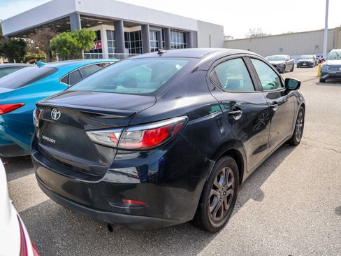Used 2019 Toyota Yaris LE image 8