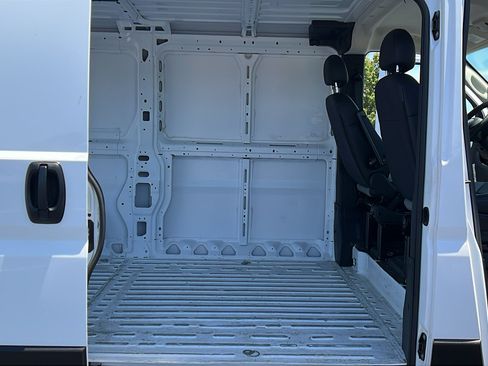 Used 2025 RAM ProMaster 2500 w/ Convenience Group FWD image 14