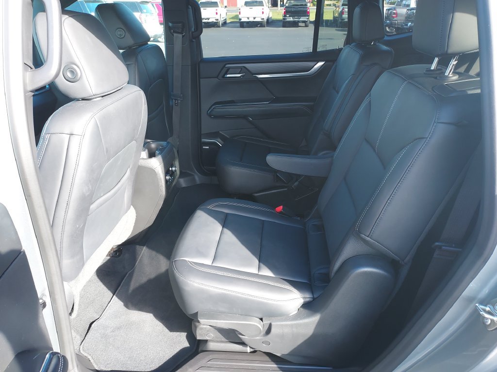 Used 2026 GMC Acadia Elevation w/ Elevation Premium Package FWD image 14