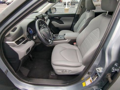 Certified 2020 Toyota Highlander XLE image 8