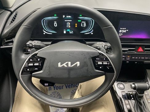 Used 2024 Kia Niro EX Touring image 26