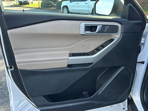 Used 2021 Ford Explorer XLT image 14
