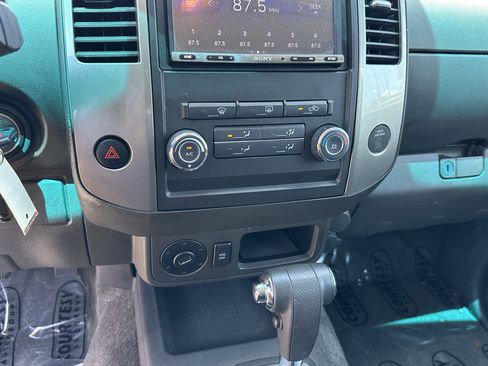 Used 2010 Nissan Frontier LE RWD image 24