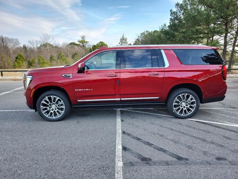 New 2026 GMC Yukon XL Denali w/ Denali Reserve Package image 2