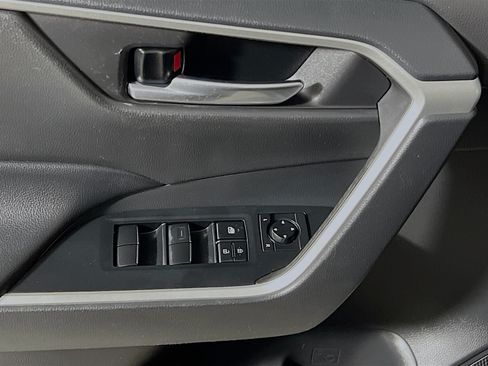 Used 2021 Toyota RAV4 XLE Premium FWD image 17