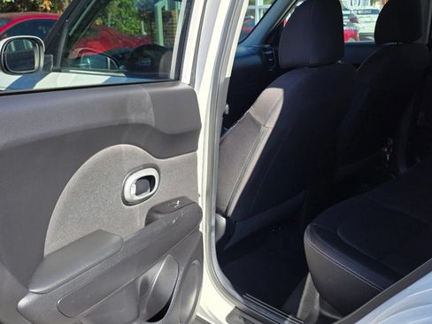 Used 2018 Kia Soul FWD image 21