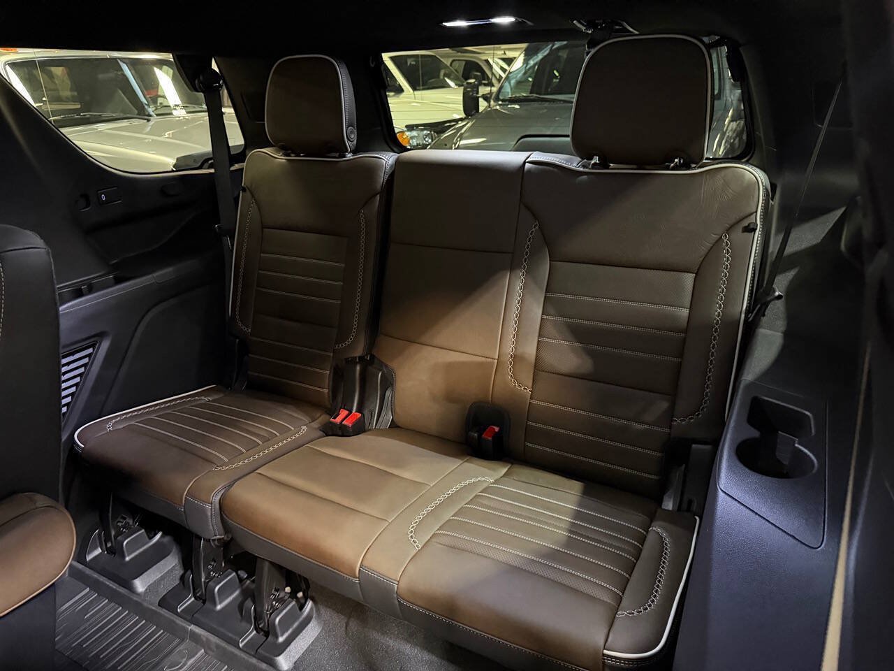 Used 2026 GMC Yukon Denali Ultimate w/ LPO, Floor Liner Package AWD/4WD image 17