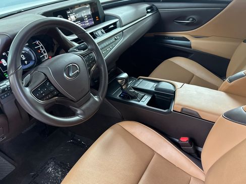 Certified 2021 Lexus ES 300h w/ Accessory Package 2 FWD image 11