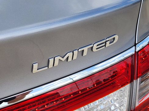 Used 2014 Hyundai Azera Limited w/ Option Group 02 FWD image 13