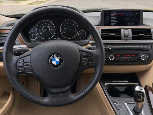 Used 2015 BMW 320i xDrive Sedan AWD/4WD image 2