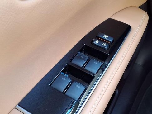 Used 2016 Lexus ES 350 w/ Luxury Package w/Wood Trim FWD image 17