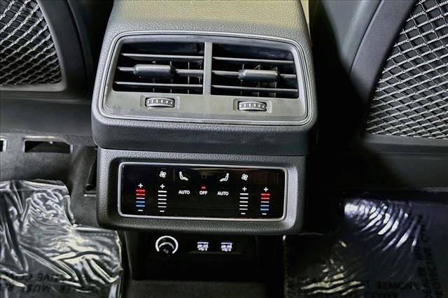 Used 2019 Audi e-tron Prestige w/ Prestige Package AWD/4WD image 24