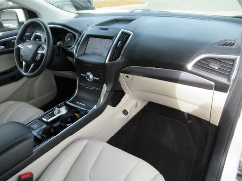 Used 2020 Ford Edge Titanium image 11