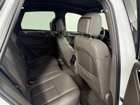 Certified 2026 Porsche Macan AWD/4WD image 17