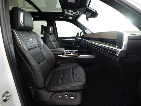 Used 2025 Cadillac Escalade Sport Platinum AWD/4WD image 10