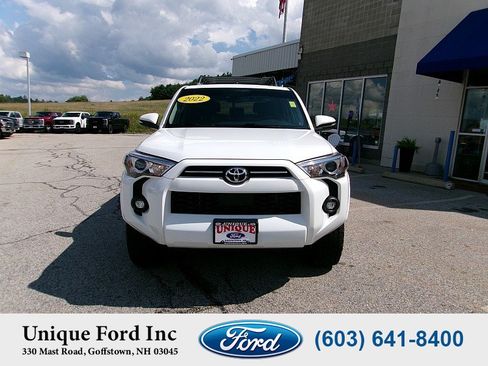Used 2022 Toyota 4Runner SR5 Premium w/ Moonroof Package AWD/4WD image 3
