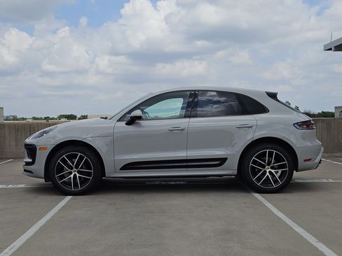 Certified 2023 Porsche Macan Turbo image 2