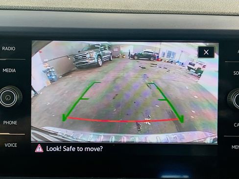Used 2023 Volkswagen Taos SE w/ Panoramic Sunroof Package AWD/4WD image 9