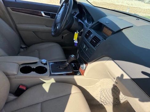 Used 2011 Mercedes-Benz C 300 Luxury image 22
