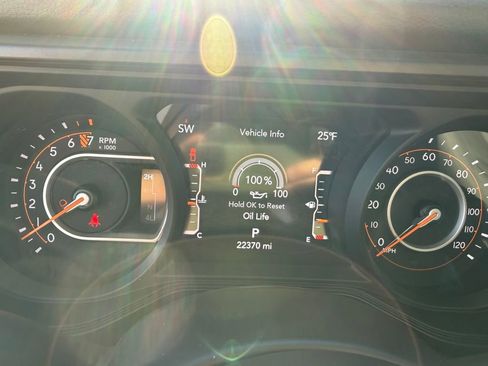 Used 2024 Jeep Gladiator Sport image 15