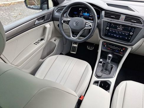 Certified 2022 Volkswagen Tiguan SE R-Line image 14