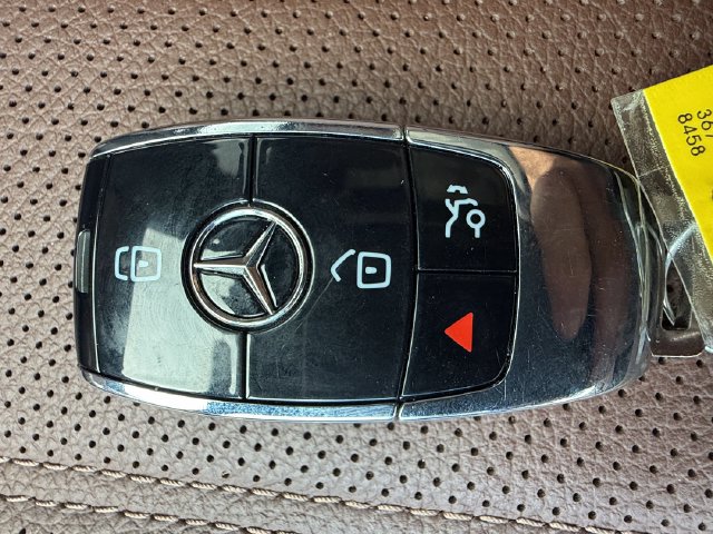 Used 2025 Mercedes-Benz GLS 450 4MATIC image 32