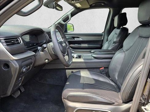 Used 2024 Jeep Wagoneer Series III AWD/4WD image 16