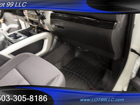 Used 2021 Nissan Titan SV w/ SV Convenience Package AWD/4WD image 33