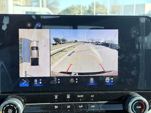 Used 2024 Chevrolet Colorado Trail Boss w/ Technology Package image 10