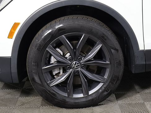 Used 2023 Volkswagen Tiguan SE w/ Panoramic Sunroof Package AWD/4WD image 23