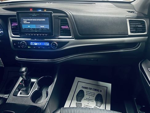 Used 2017 Toyota Highlander Plus FWD image 31