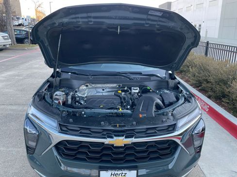 Used 2025 Chevrolet Trax LT image 35