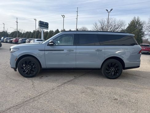 New 2026 Lincoln Navigator L Reserve w/ Jet Appearance Package AWD/4WD image 4