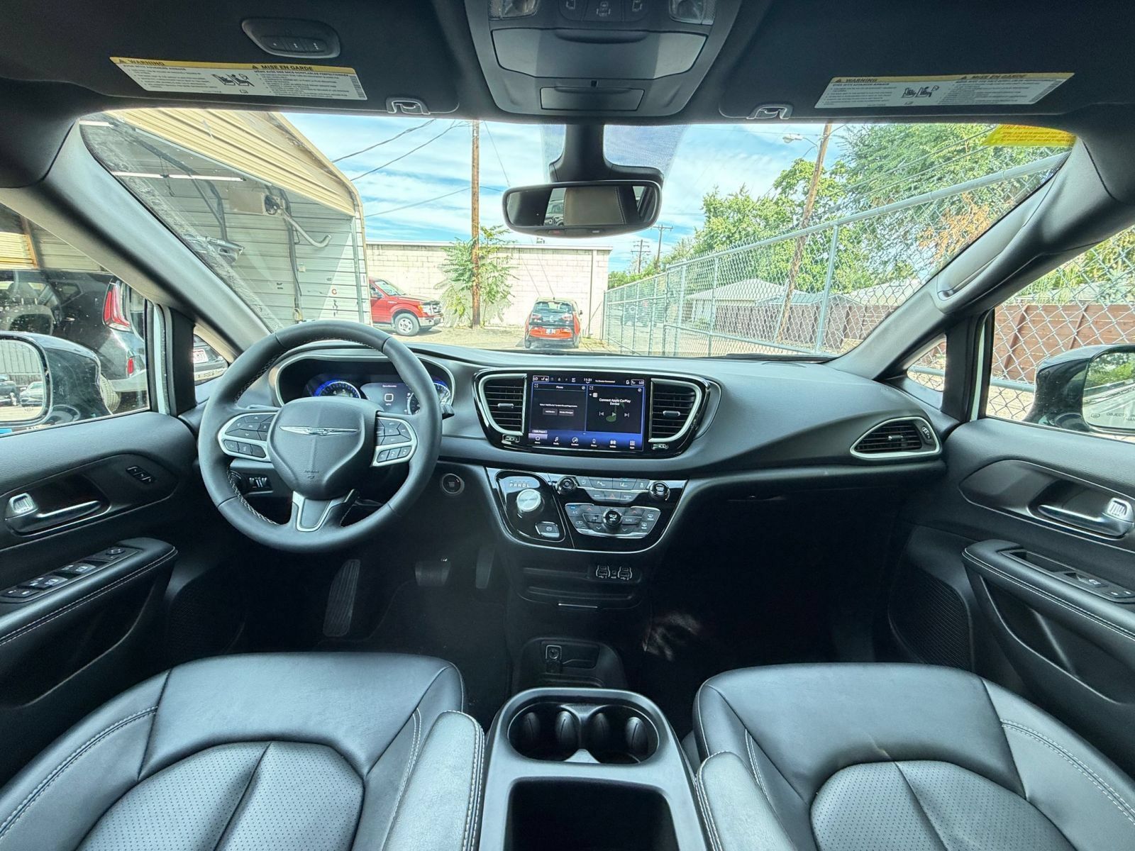 Used 2025 Chrysler Pacifica Select FWD image 35