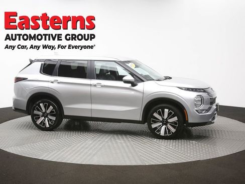 Used 2025 Mitsubishi Outlander SE image 48