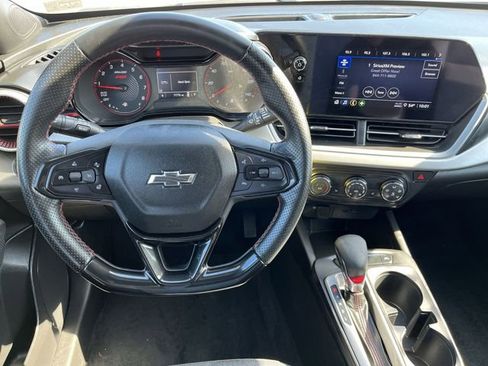 Used 2024 Chevrolet Trax RS FWD image 12