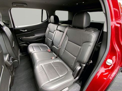 Used 2023 GMC Acadia SLT FWD image 16